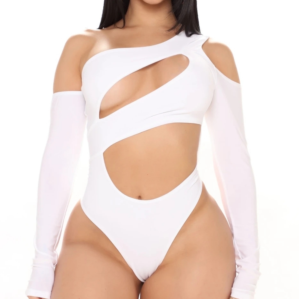 Cutting Close Off Shoulder Bodysuit - White